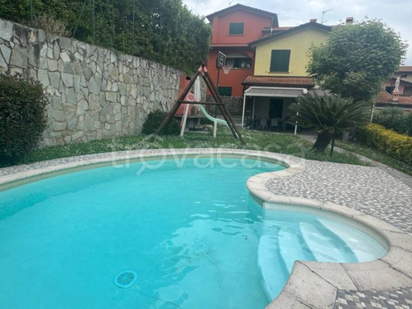 casa indipendente in vendita a Follo in zona Follo Alto