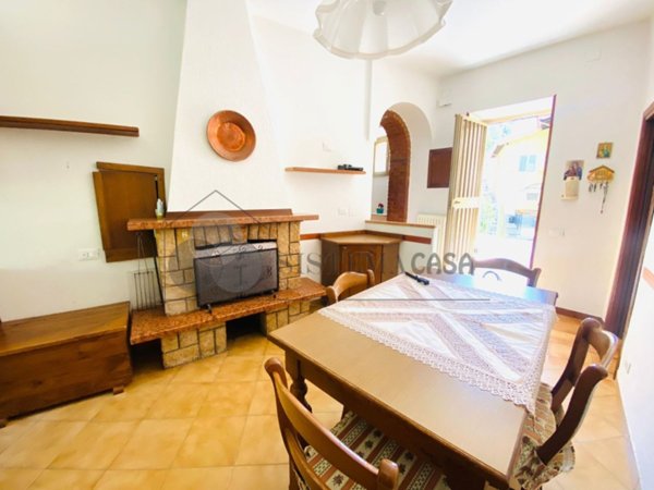 casa indipendente in vendita a Follo in zona Carnea