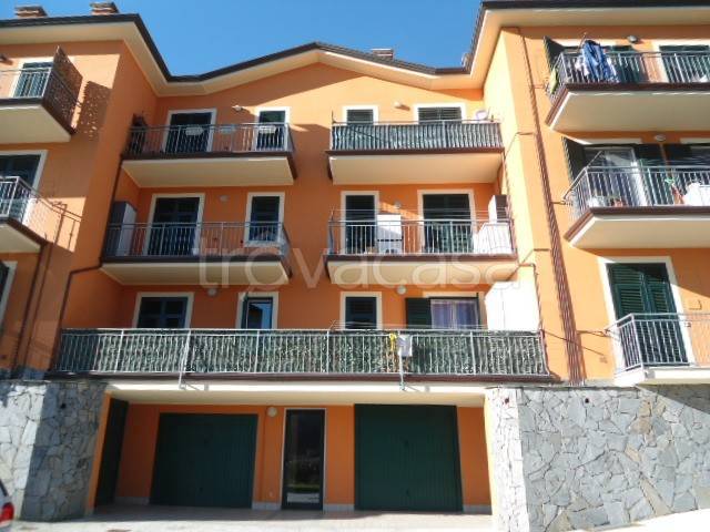 appartamento in vendita a Follo in zona Piano di Follo