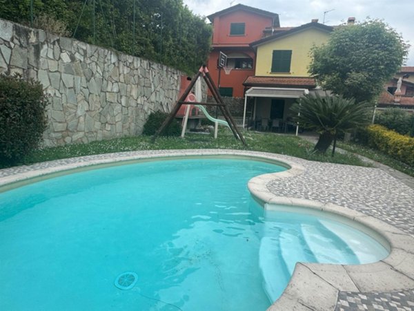 casa indipendente in vendita a Follo in zona Follo Alto