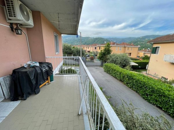 appartamento in vendita a Follo in zona Piana Battolla