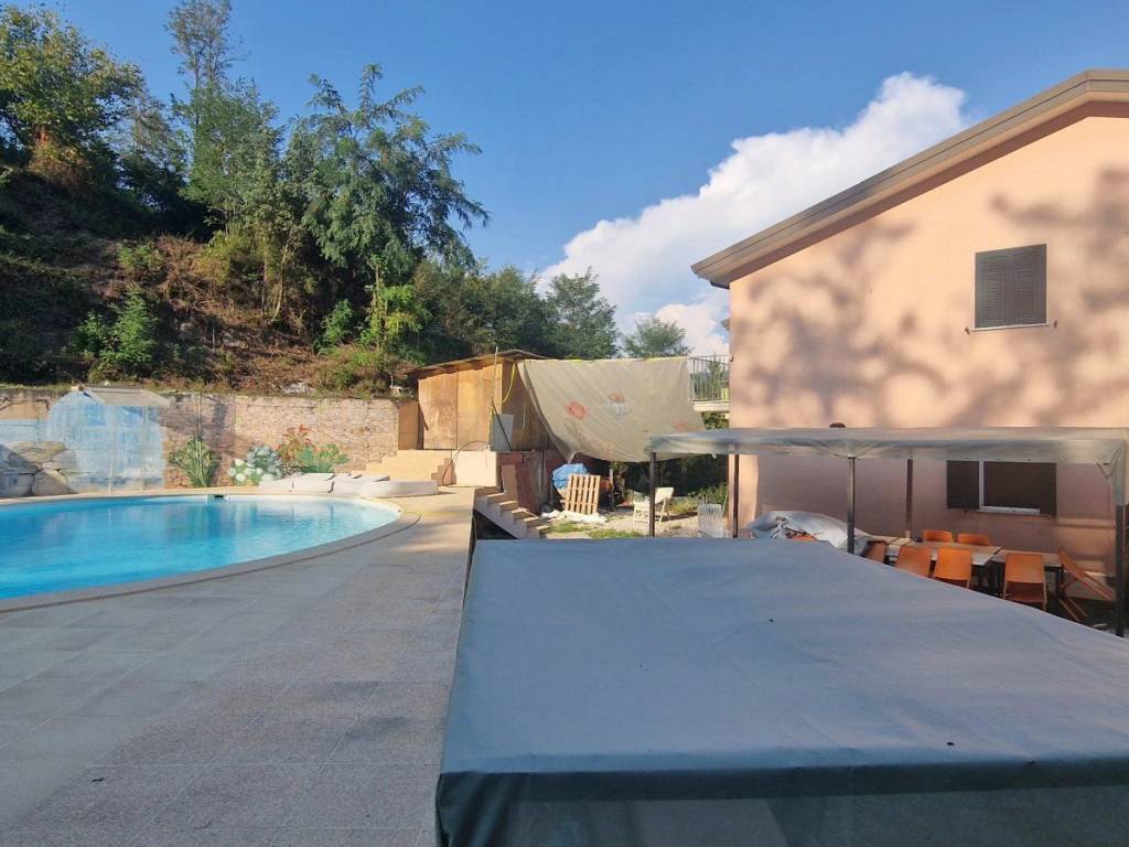 appartamento in vendita a Follo in zona Piano di Follo