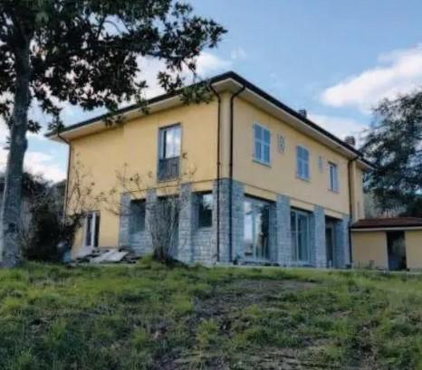 casa indipendente in vendita a Follo in zona Sorbolo