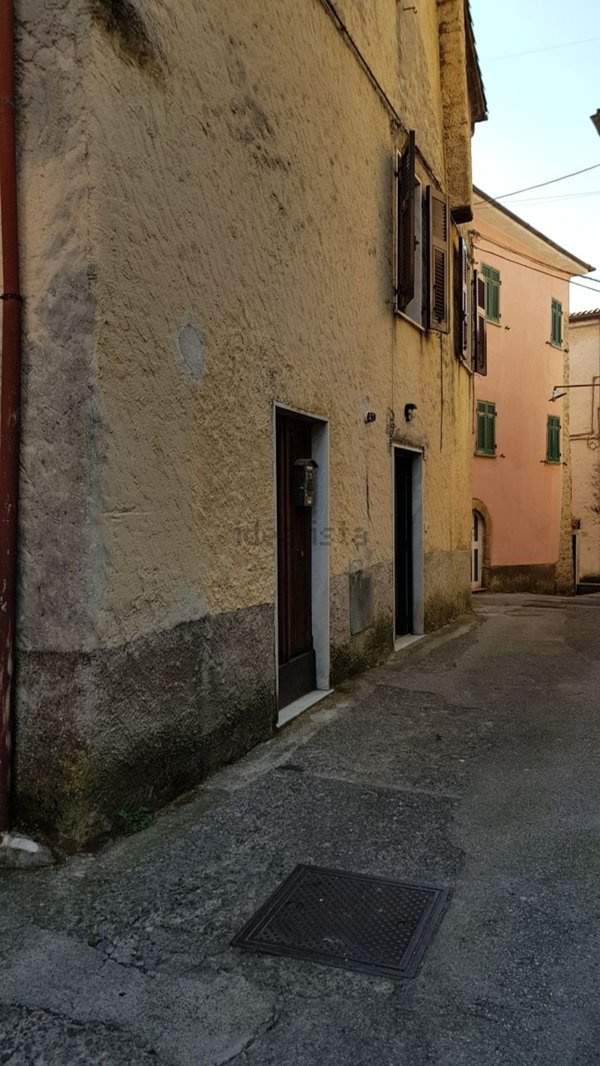 appartamento in vendita a Follo in zona Bastremoli