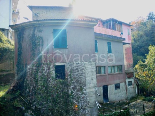 appartamento in vendita a Follo in zona Carnea