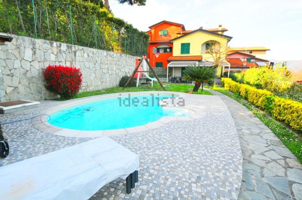 casa indipendente in vendita a Follo