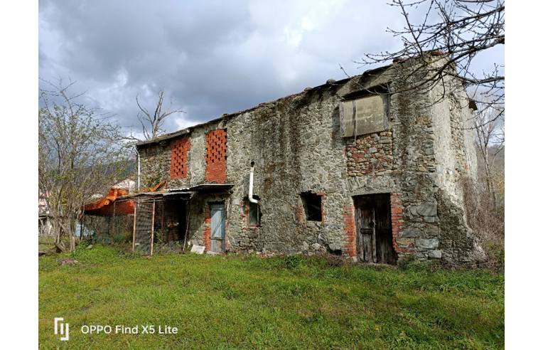 casa indipendente in vendita a Follo in zona Piana Battolla