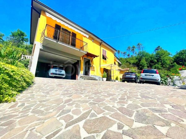 casa indipendente in vendita a Follo
