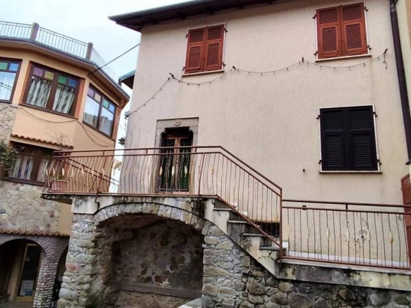 appartamento in vendita a Follo in zona Carnea