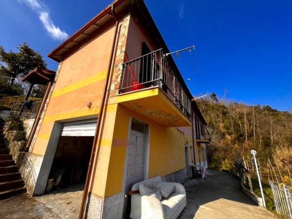 casa indipendente in vendita a Follo