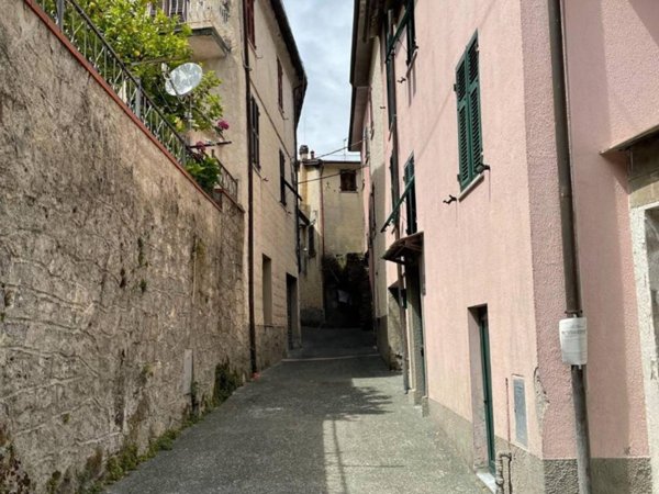 appartamento in vendita a Follo in zona Bastremoli