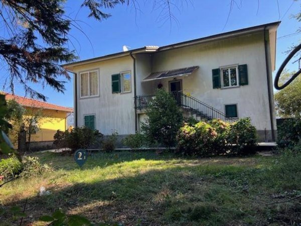 casa indipendente in vendita a Follo