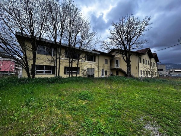 capannone in vendita a Follo