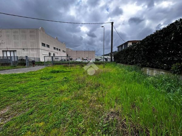 locale commerciale in vendita a Follo in zona Piano di Follo