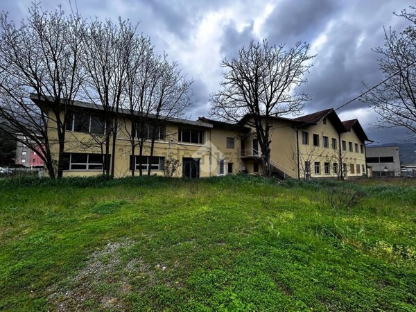 capannone in vendita a Follo