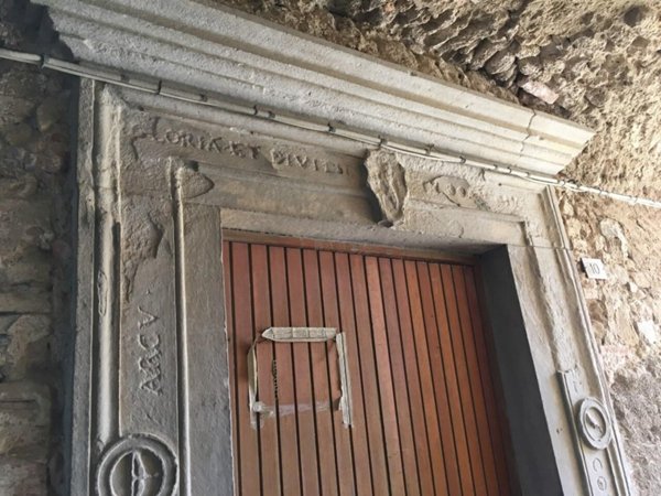 pentavano in vendita a Follo