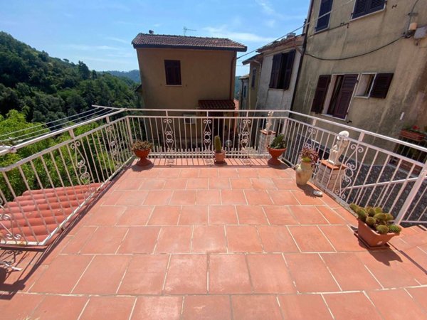 casa indipendente in vendita a Follo in zona Carnea