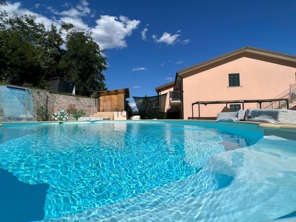 casa indipendente in vendita a Follo
