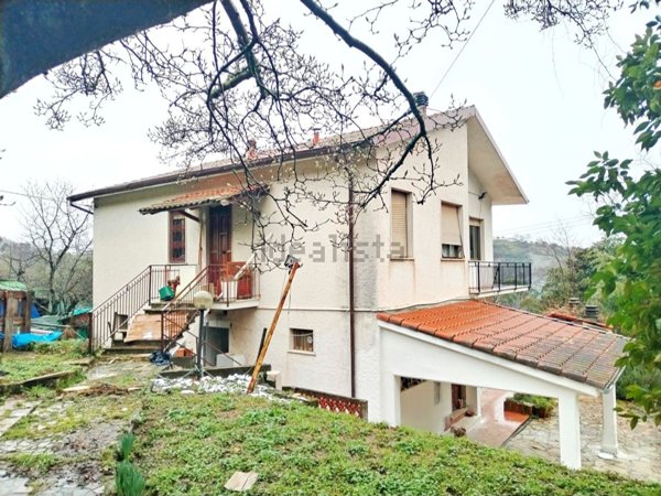 casa indipendente in vendita a Follo in zona Sorbolo