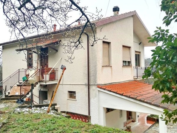 casa indipendente in vendita a Follo in zona Sorbolo
