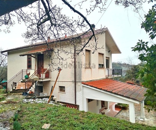 casa indipendente in vendita a Follo