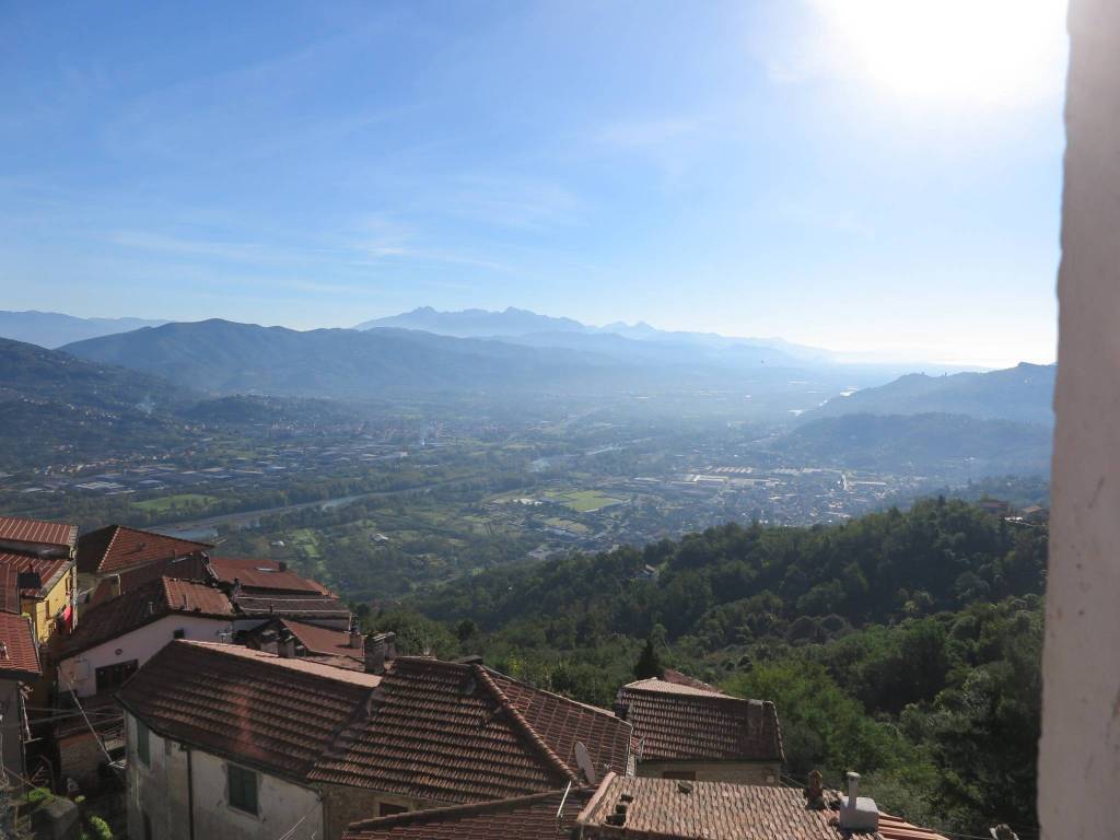 appartamento in vendita a Follo in zona Follo Alto