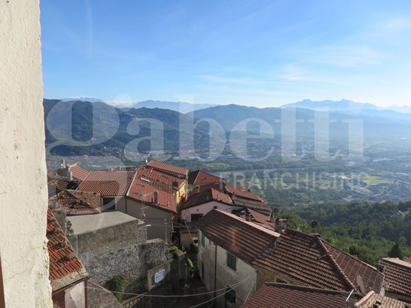 appartamento in vendita a Follo in zona Follo Alto