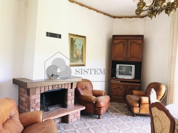 casa indipendente in vendita a Follo