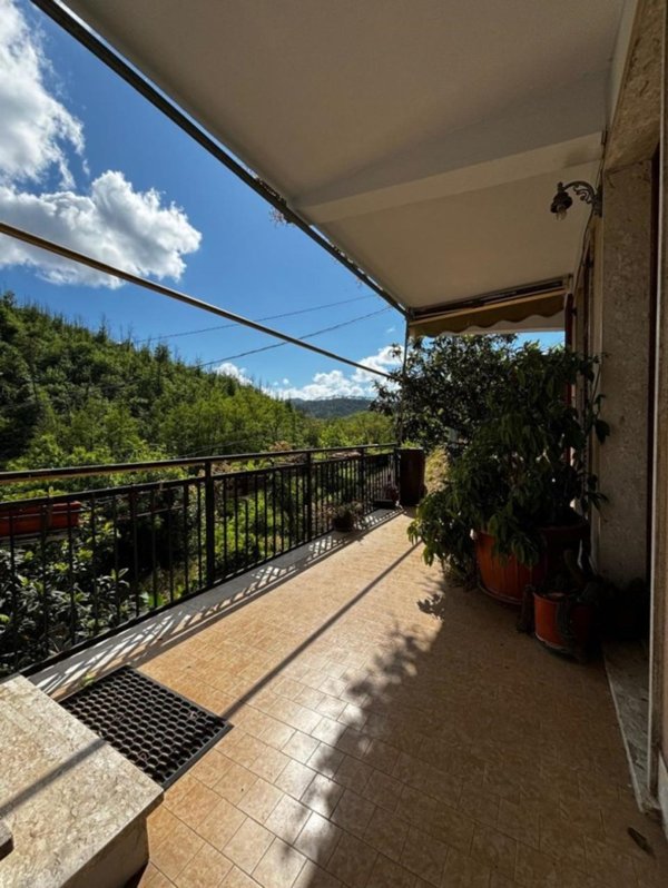 casa indipendente in vendita a Follo in zona Valdurasca