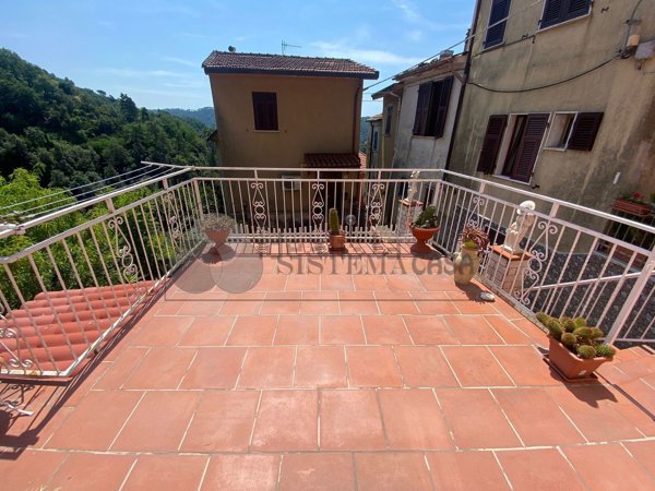 casa indipendente in vendita a Follo in zona Carnea