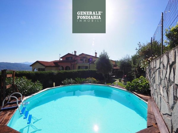 casa indipendente in vendita a Follo
