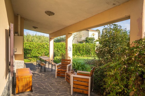 casa semindipendente in vendita a Follo