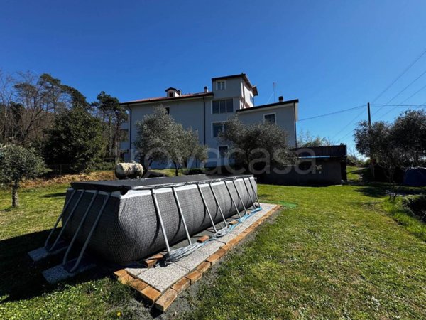 casa indipendente in vendita a Follo