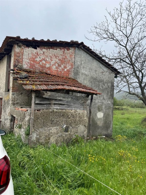 casa indipendente in vendita a Follo