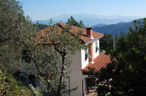 trivano in vendita a Follo in zona Carnea