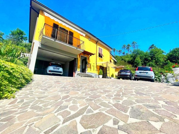 appartamento in vendita a Follo