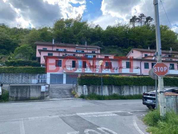 appartamento in vendita a Follo