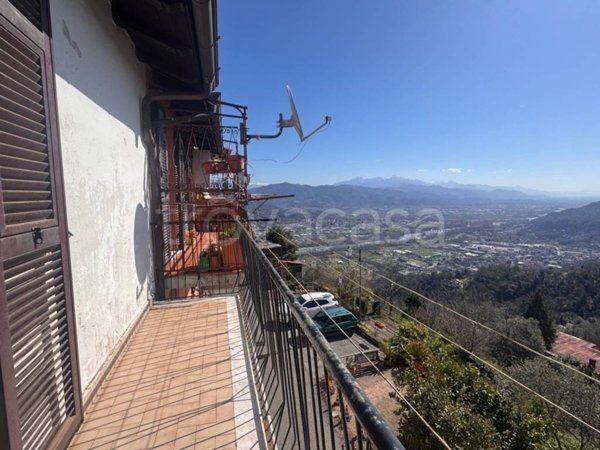 casa indipendente in vendita a Follo in zona Follo Alto