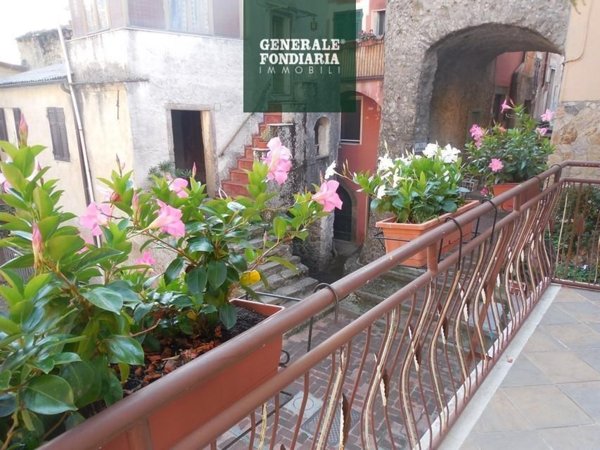 casa indipendente in vendita a Follo in zona Carnea