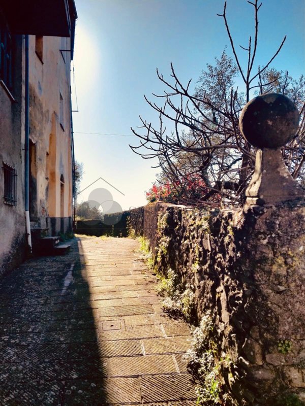 casa indipendente in vendita a Follo