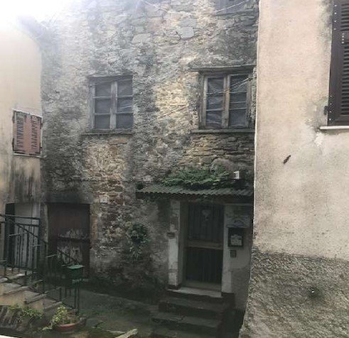 casa indipendente in vendita a Follo in zona Carnea