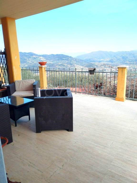 casa indipendente in vendita a Follo in zona Follo Alto