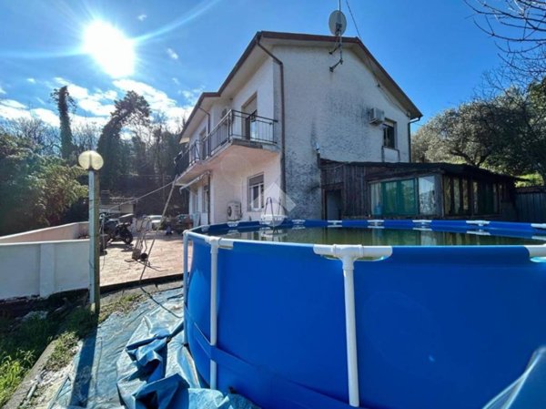 casa indipendente in vendita a Follo in zona Sorbolo