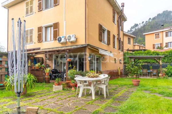 casa indipendente in vendita a Follo in zona Piana Battolla