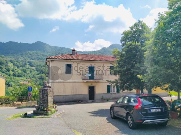 appartamento in vendita a Follo