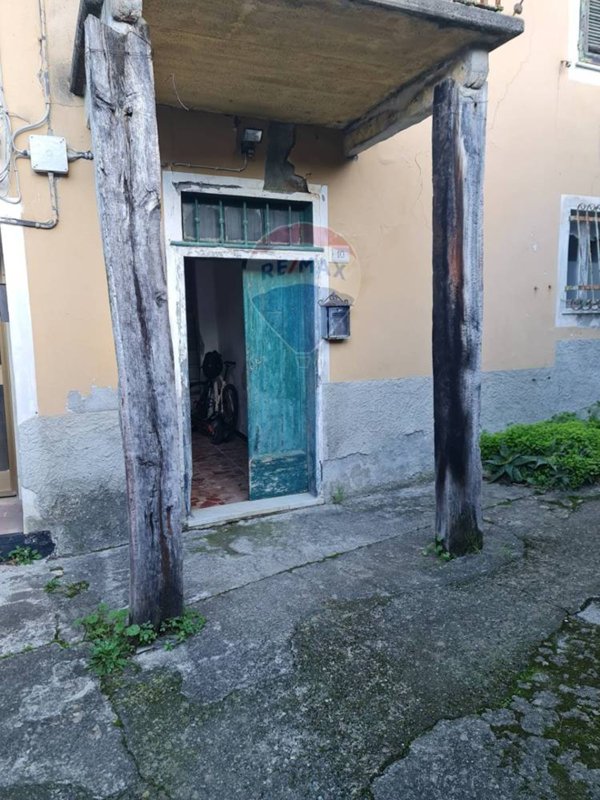 appartamento in vendita a Follo