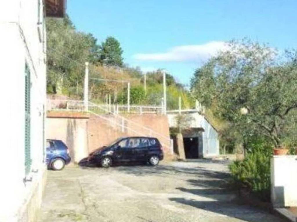casa indipendente in vendita a Follo