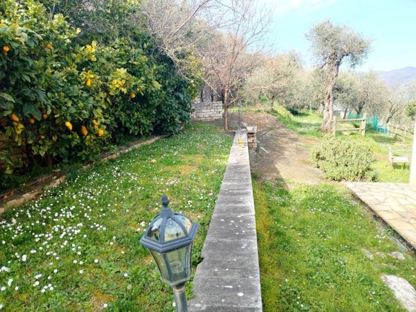 casa indipendente in vendita a Follo in zona Follo Alto