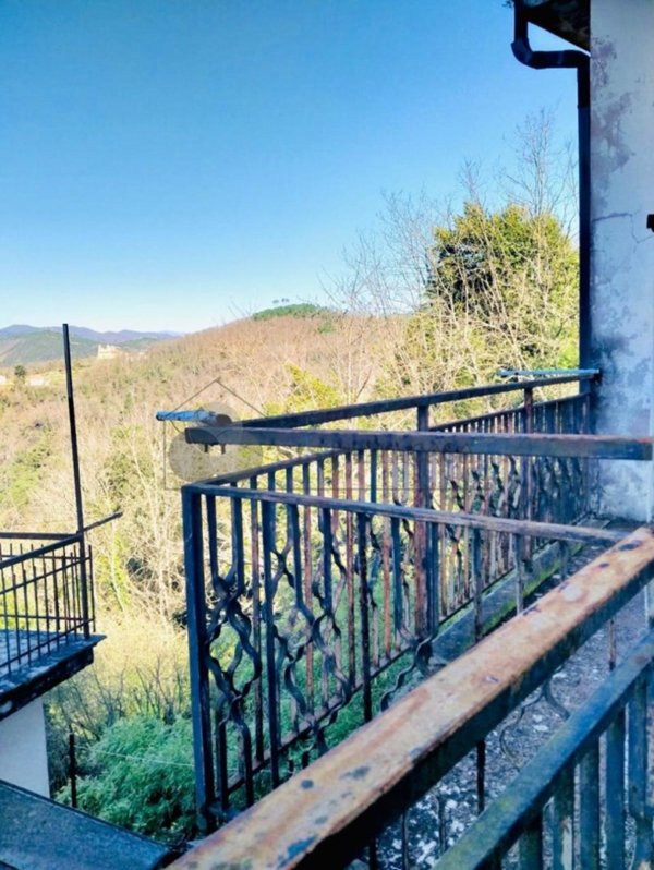 casa indipendente in vendita a Follo