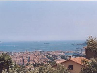 casa indipendente in vendita a Follo